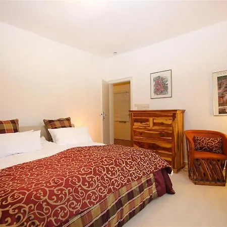 Private With 2 Bathrooms Apartment *
